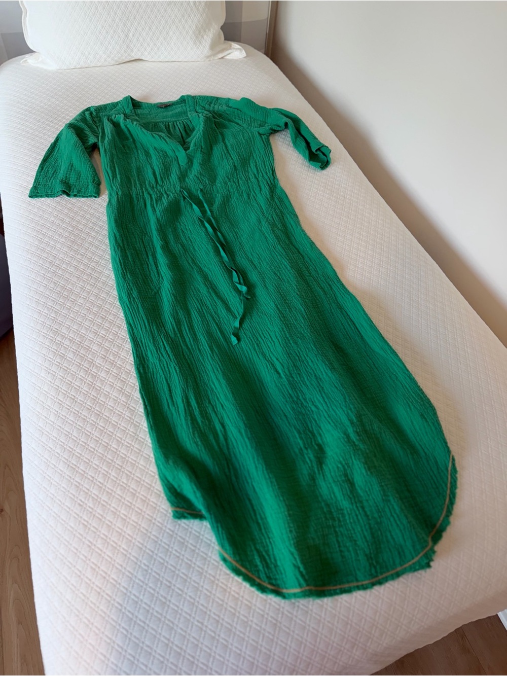 Green V-Neck Long Gaize Dress with Tie Waist